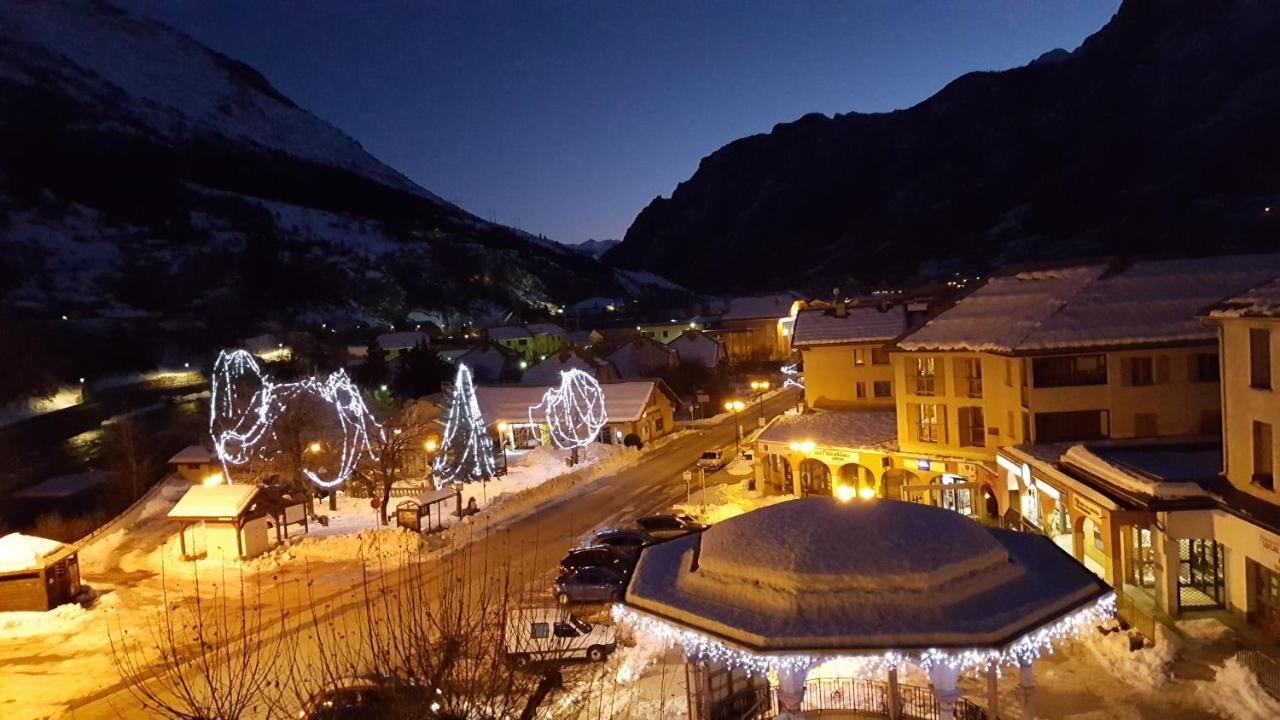 Hotel Restaurant Glaizette LʼArgentière-la-Bessée エクステリア 写真