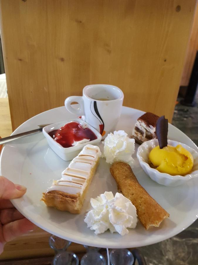 Hotel Restaurant Glaizette LʼArgentière-la-Bessée エクステリア 写真