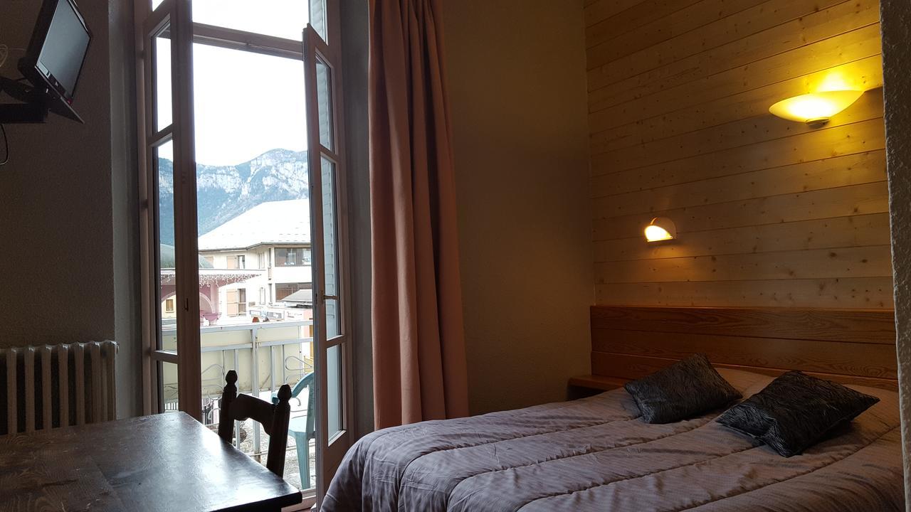 Hotel Restaurant Glaizette LʼArgentière-la-Bessée エクステリア 写真