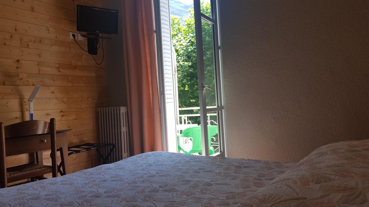 Hotel Restaurant Glaizette LʼArgentière-la-Bessée エクステリア 写真